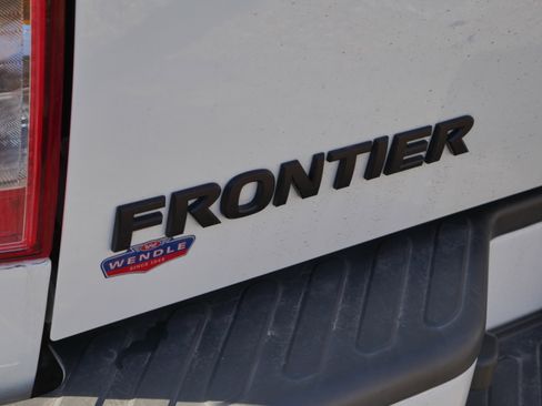 Certified 2020 Nissan Frontier SV w/ Midnight Edition Floor Mats image 17