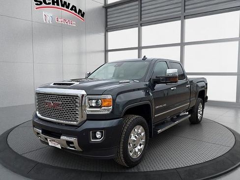 Used 2017 GMC Sierra 2500 Denali w/ Duramax Plus Package image 8