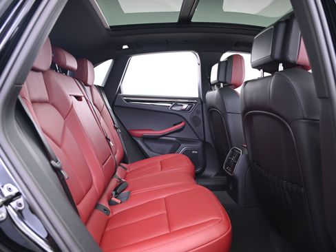 Used 2025 Porsche Macan image 22