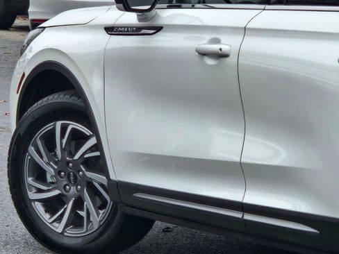 Certified 2024 Lincoln Corsair AWD image 18