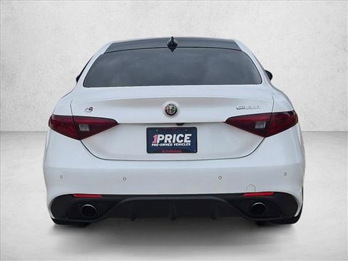 Used 2017 Alfa Romeo Giulia Ti w/ TI 19" Sport Package RWD image 6