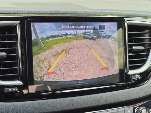 Used 2025 Chrysler Pacifica Select FWD image 17