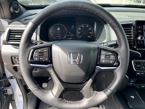 Certified 2025 Honda Ridgeline Black Edition image 12