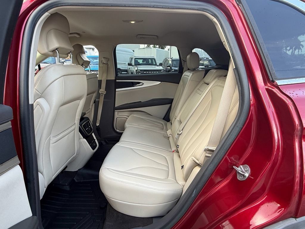 Used 2019 Lincoln Nautilus FWD image 11