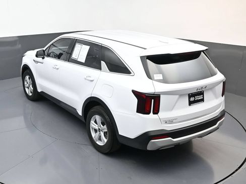 Used 2025 Kia Sorento LX FWD image 18