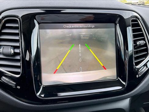 Used 2018 Jeep Compass Limited image 27