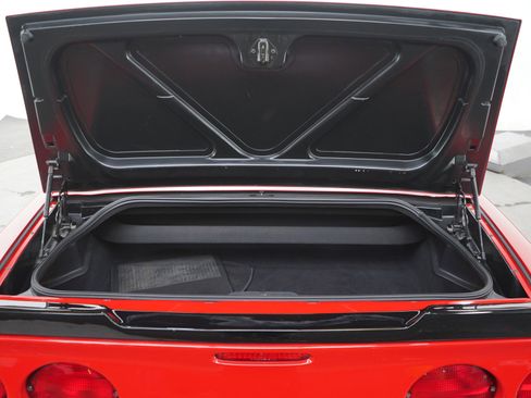 Used 2001 Chevrolet Corvette Convertible w/ Preferred Equipment Group1 image 26