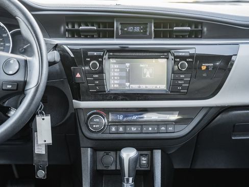 Used 2015 Toyota Corolla LE image 17