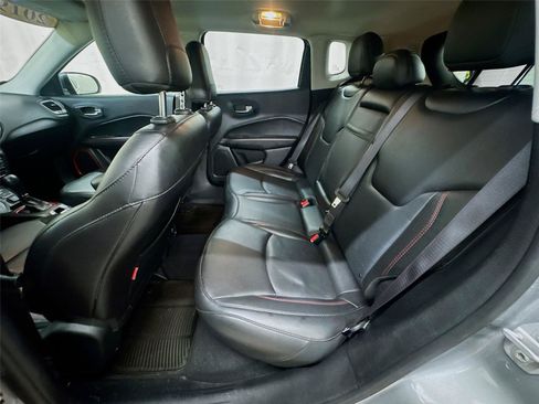 Used 2019 Jeep Compass Trailhawk w/ Leather Interior Group AWD/4WD image 10