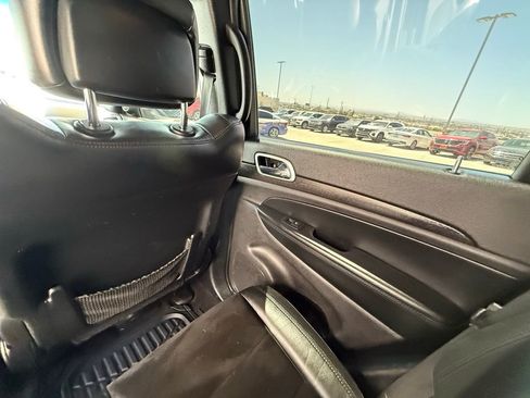 Used 2018 Jeep Grand Cherokee Altitude AWD/4WD image 18