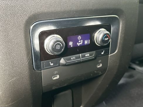 Used 2021 GMC Yukon XL Denali w/ Denali Premium Package RWD image 28