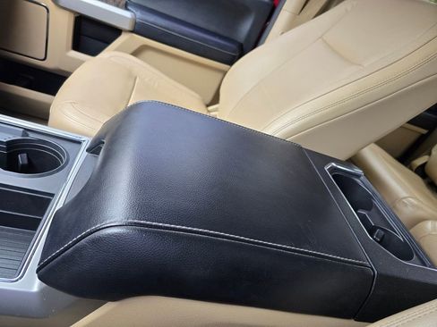 Used 2017 Ford F250 Lariat w/ Chrome Package image 44