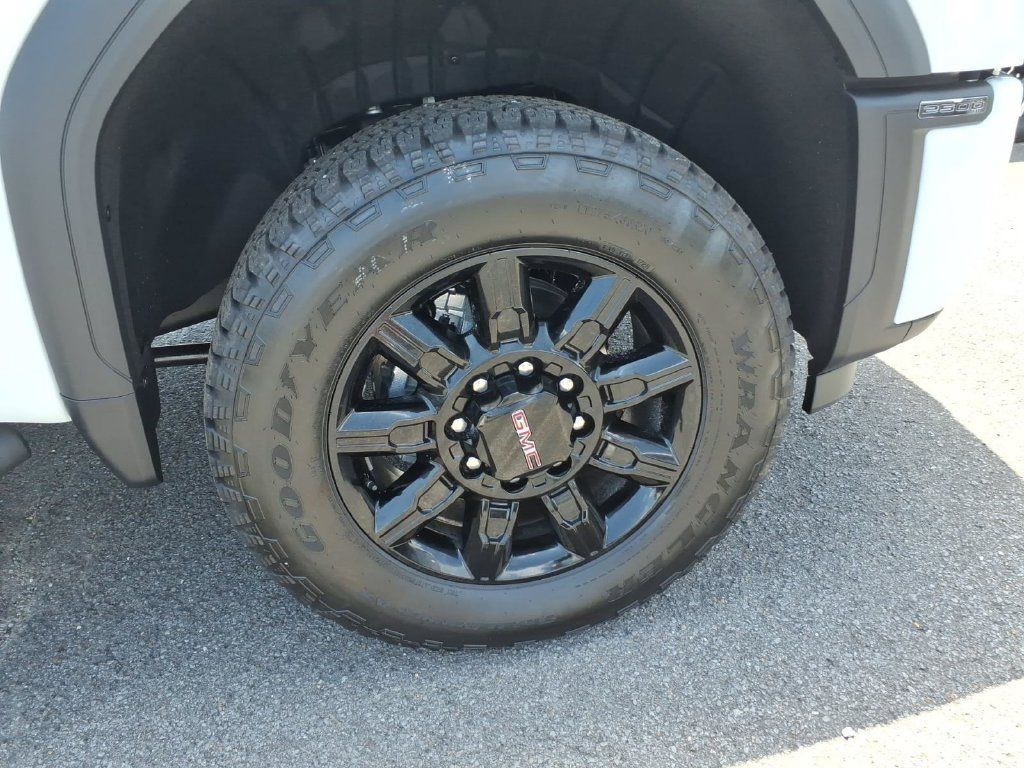 New 2026 GMC Sierra 2500 AT4 w/ Max Trailering Package AWD/4WD image 9