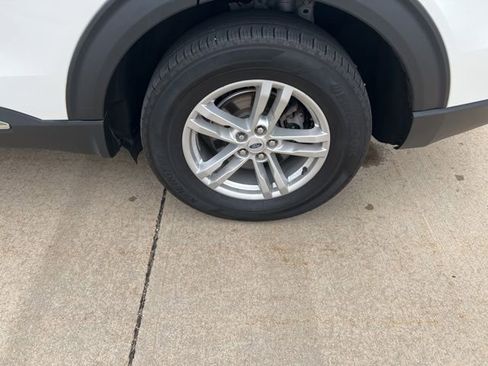 Used 2022 Ford Explorer XLT AWD/4WD image 12