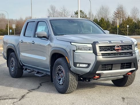 New 2025 Nissan Frontier PRO-4X w/ Black Accent Package image 2