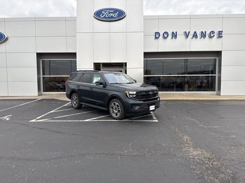New 2025 Ford Expedition Active image 1