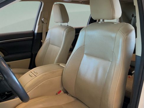 Used 2015 Toyota Highlander Limited FWD image 25