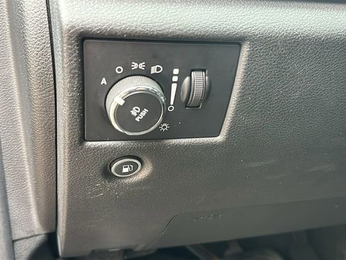 Used 2018 Jeep Grand Cherokee Altitude AWD/4WD image 13