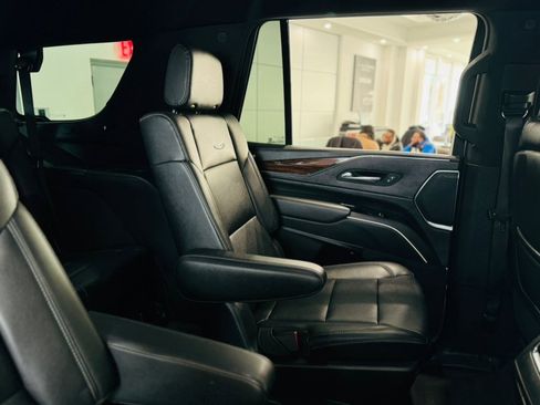 Used 2022 Cadillac Escalade Luxury w/ LPO, Illumination Package image 25