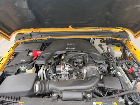Used 2021 Jeep Wrangler Unlimited Rubicon w/ Dual Top Group AWD/4WD image 11