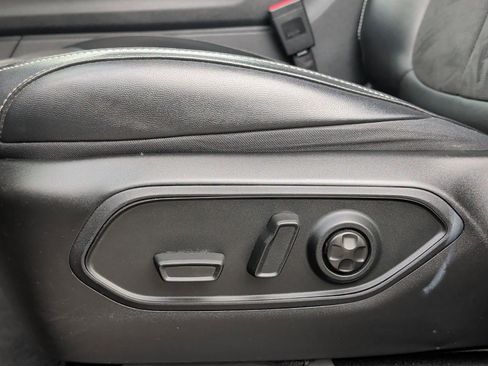 Used 2023 Jeep Grand Cherokee Altitude RWD image 10