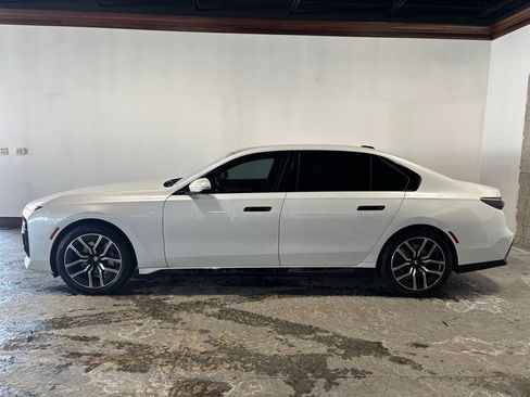 Used 2025 BMW 740i xDrive AWD/4WD image 2