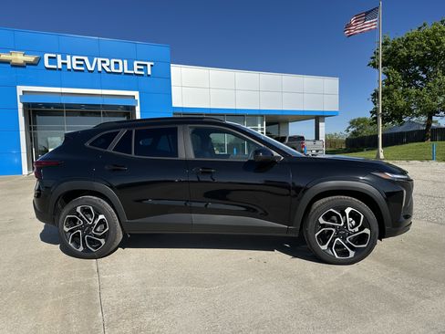 New 2026 Chevrolet Trax RS w/ Sunroof Package FWD image 4