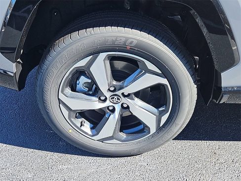 New 2025 Toyota RAV4 SE image 5