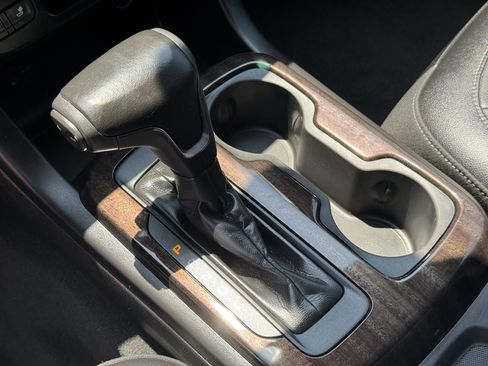 Used 2020 GMC Canyon SLT RWD image 23