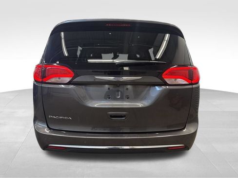 Used 2018 Chrysler Pacifica Touring Plus FWD image 29