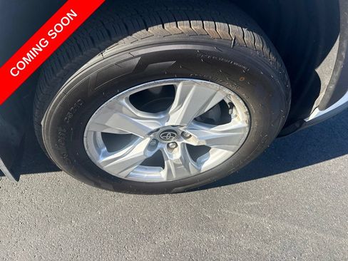 Used 2020 Toyota RAV4 LE w/ Carpet Mat Package AWD/4WD image 13
