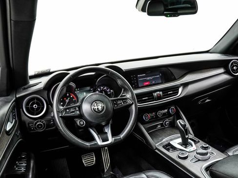 Used 2022 Alfa Romeo Stelvio Ti AWD/4WD image 5