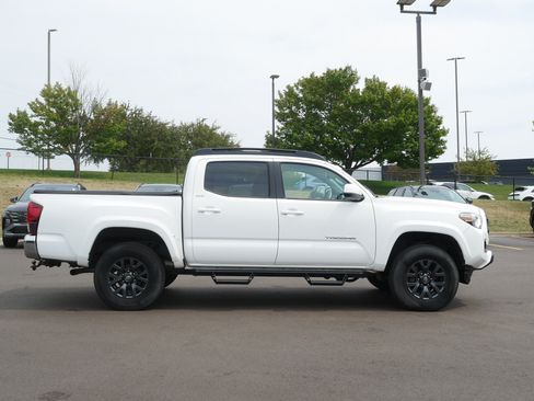 Used 2023 Toyota Tacoma SR5 AWD/4WD image 5