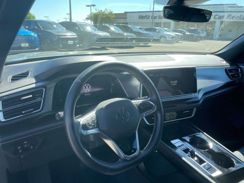 Used 2025 Volkswagen Atlas Cross Sport SE image 35