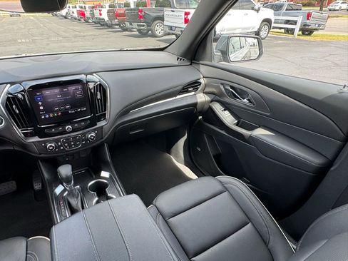 Used 2023 Chevrolet Traverse Premier FWD image 23