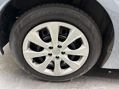 Used 2021 Toyota Corolla LE image 28