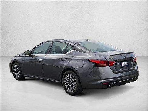 Used 2025 Nissan Altima 2.5 SV FWD image 7