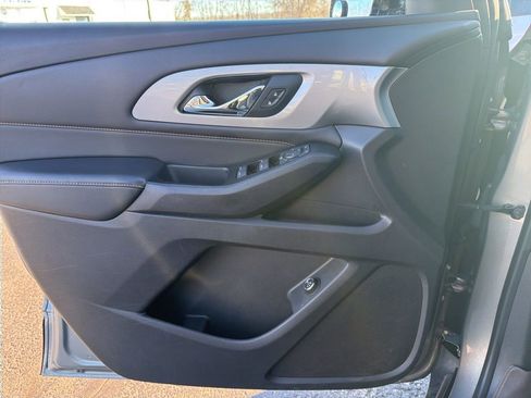 Used 2018 Chevrolet Traverse LT image 17