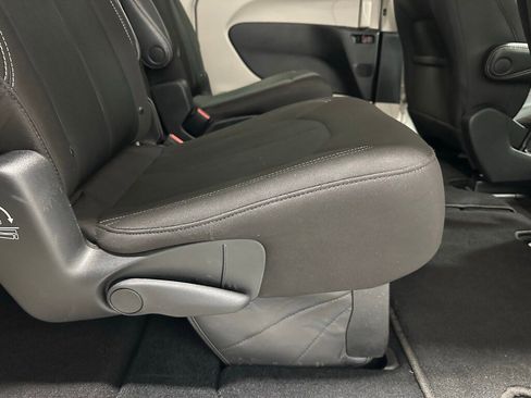 Used 2023 Chrysler Voyager LX image 54
