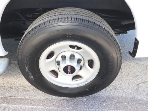 Used 2024 GMC Savana 2500 w/ Driver Convenience Package image 9