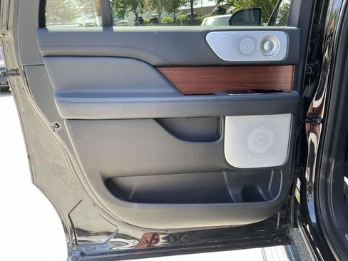Used 2024 Lincoln Navigator L Reserve AWD/4WD image 15