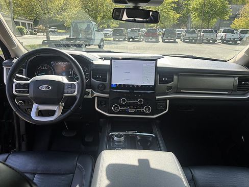 Used 2023 Ford Expedition XLT AWD/4WD image 13