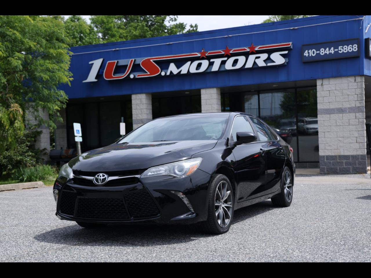 Used 2017 Toyota Camry XSE FWD image 1