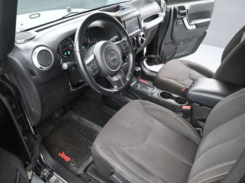 Used 2017 Jeep Wrangler Sahara w/ Connectivity Group image 9