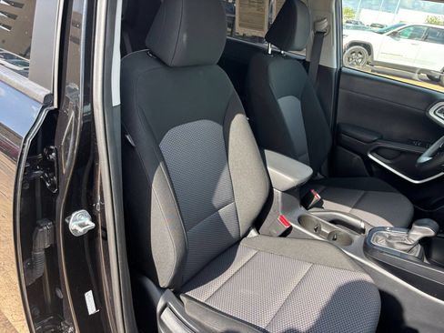Used 2025 Kia Soul LX w/ LX Technology Package FWD image 34