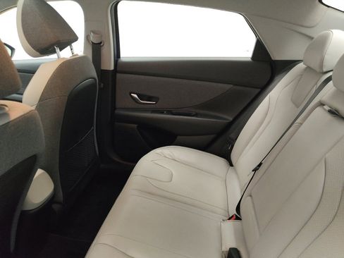 Used 2023 Hyundai Elantra Limited w/ Preferred Accessory Package FWD image 18