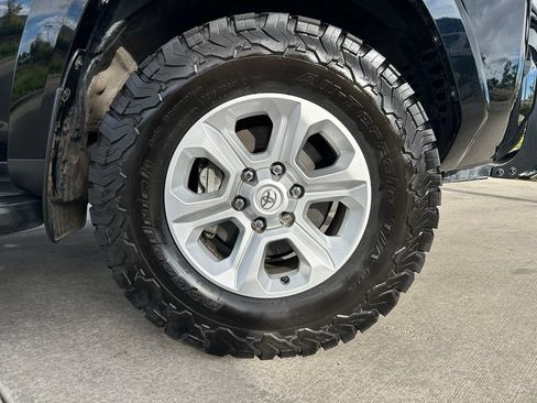 Used 2023 Toyota 4Runner SR5 Premium w/ Moonroof Package AWD/4WD image 32