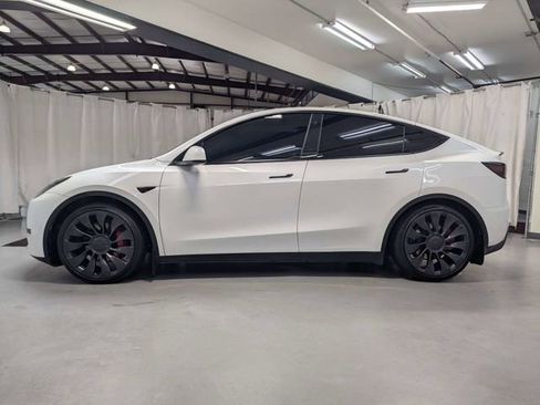 Used 2023 Tesla Model Y Performance AWD/4WD image 23