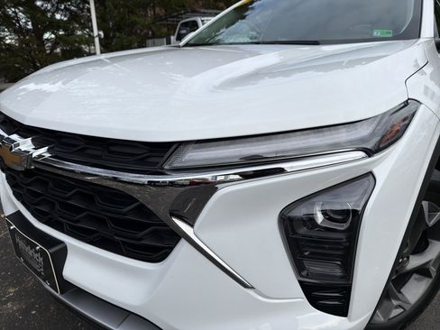 Used 2024 Chevrolet Trax LT image 6