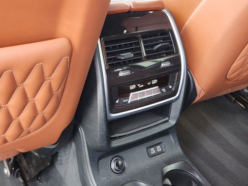 Used 2023 BMW X7 M60i w/ Executive Package image 34